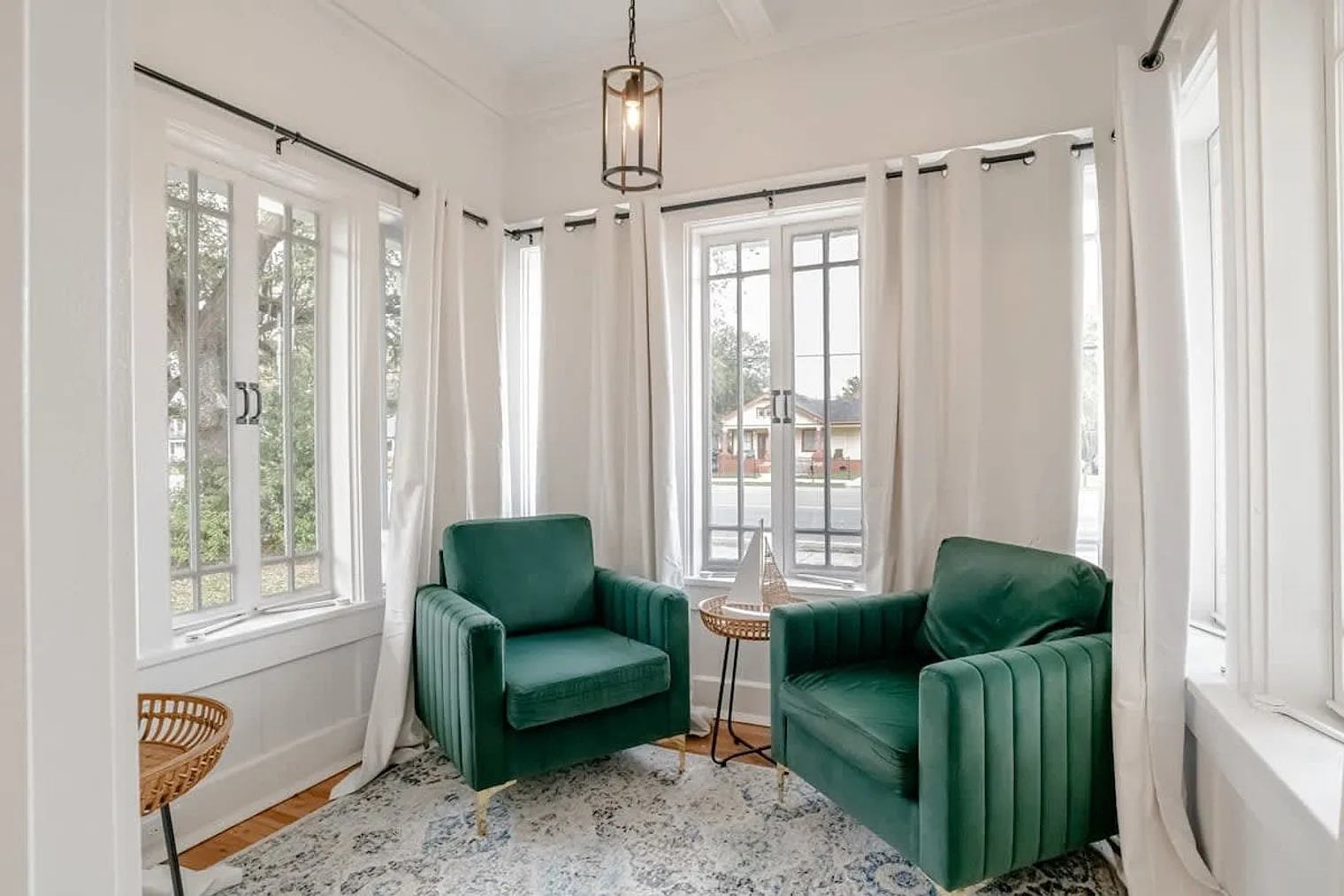 3 bed, 2.0 bath, 1991 sqft, $3,876 — Photo 3