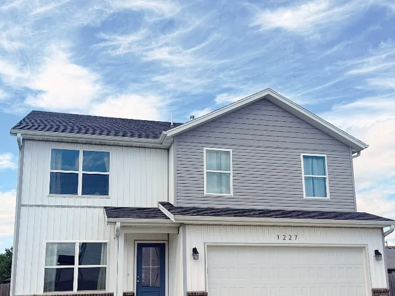W Penny Ln — Photo 1
