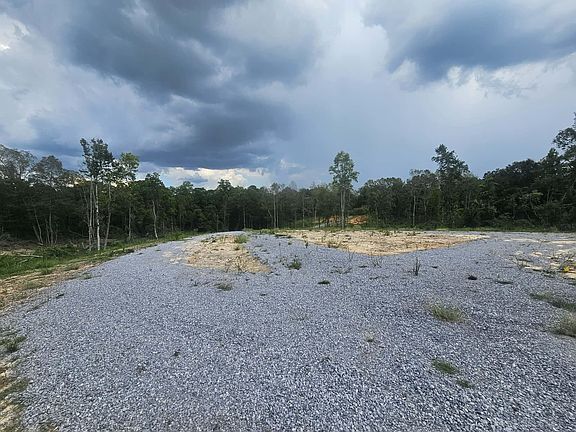4th image of Longview Dr