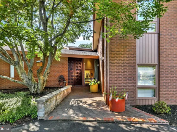 1617 Meadowlark Rd, Wyomissing, PA 19610