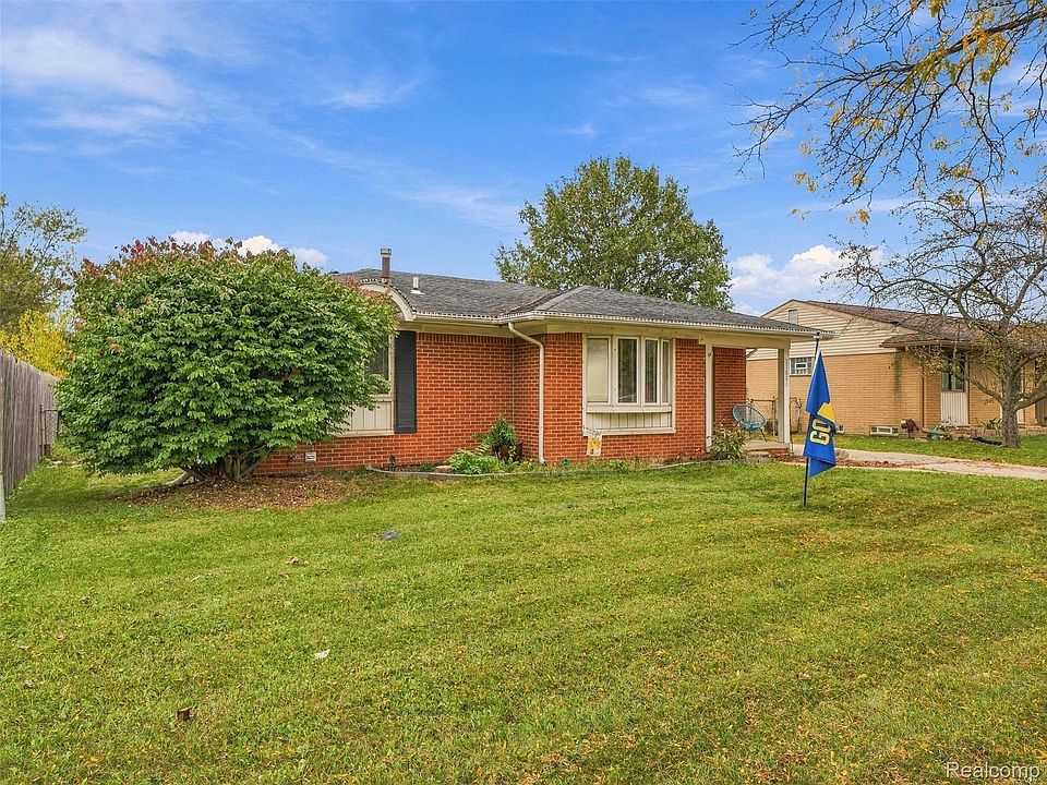 27081 Larkin Dr, photo 3