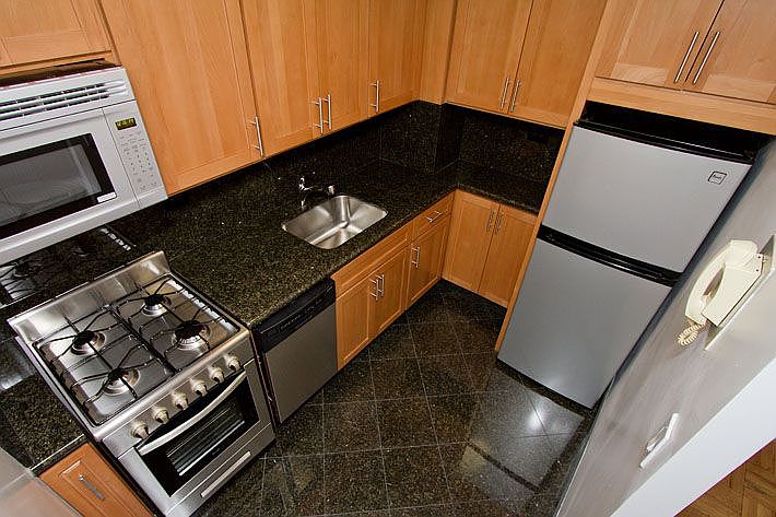 1st image of 230 E 15th St APT 4P