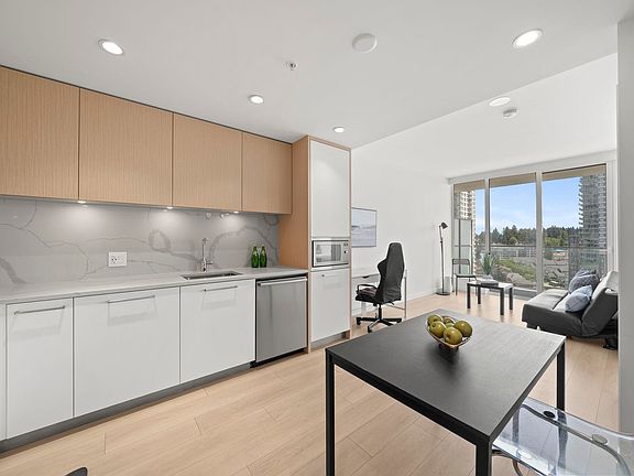 4th image of 567 Clarke Rd #1307
