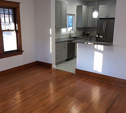 4th image of 2701 Sewell St