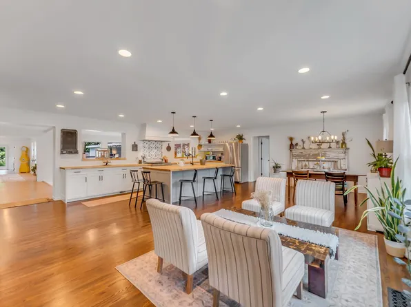 305 Meadowlawn Dr, Franklin, TN 37064