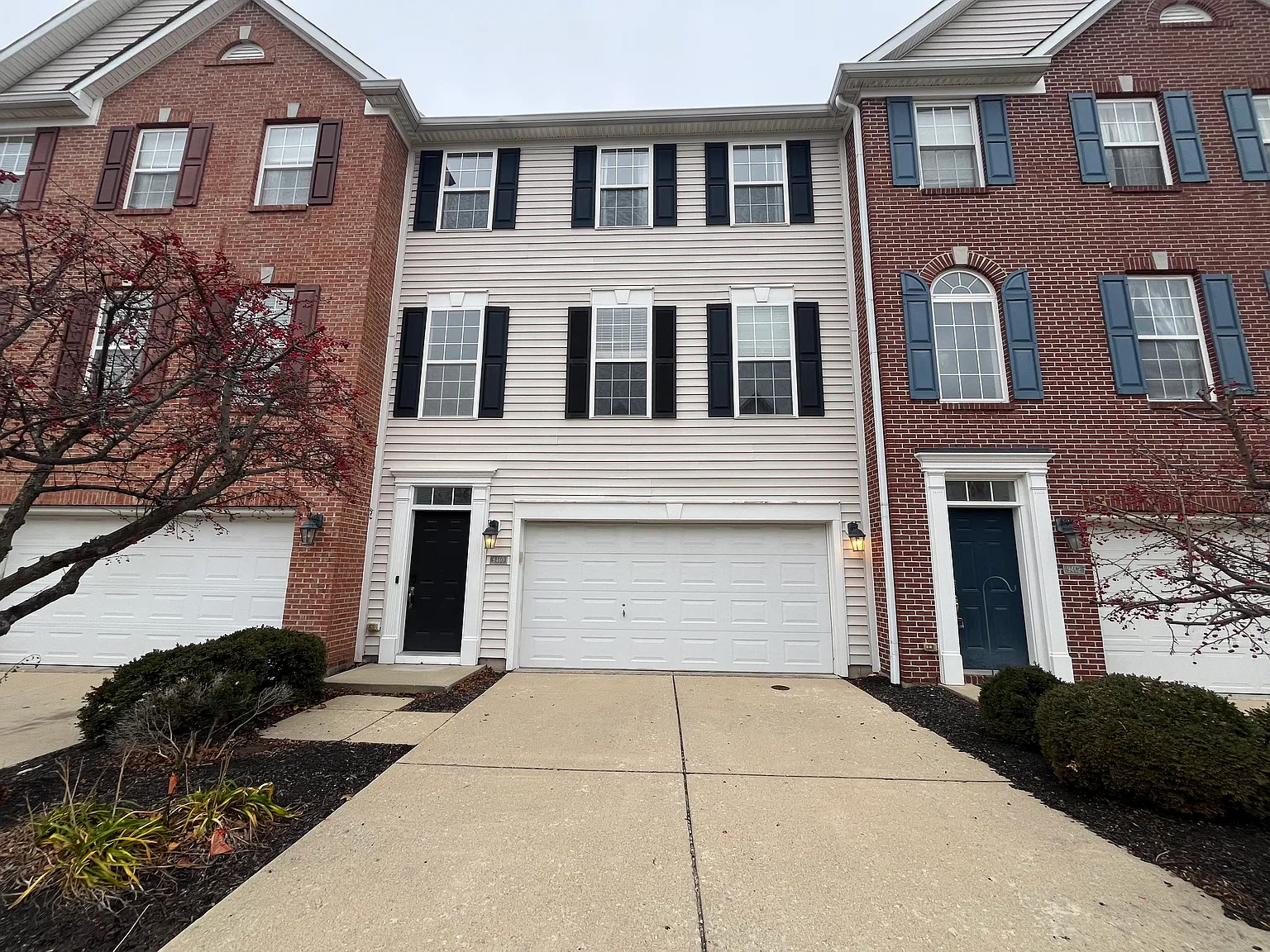 3 bed, 2.5 bath, 2502 sqft, $3,000 — Photo 1