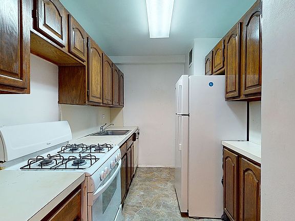 2nd image of 3131 Brighton 13 St Unit 2E