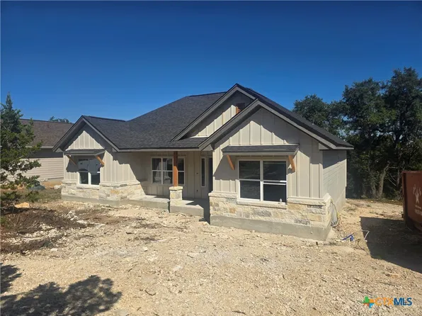 1181 Stallion Springs Dr, Fischer, TX 78623