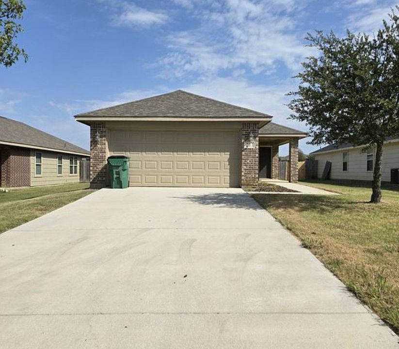 1st image of 211 Candlewood Cir