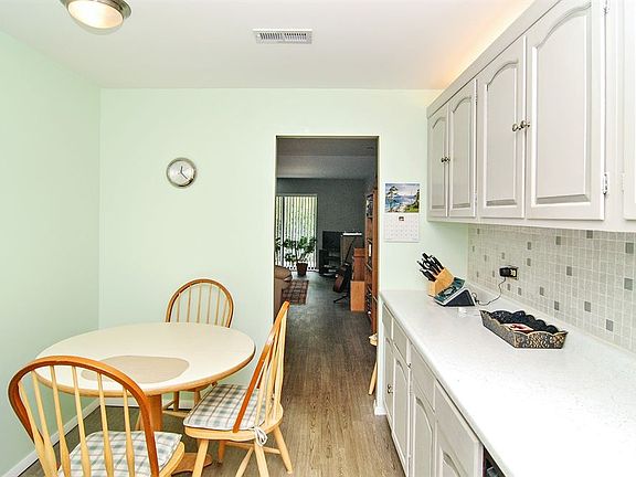 5th image of 221 N Kenilworth Ave APT 211