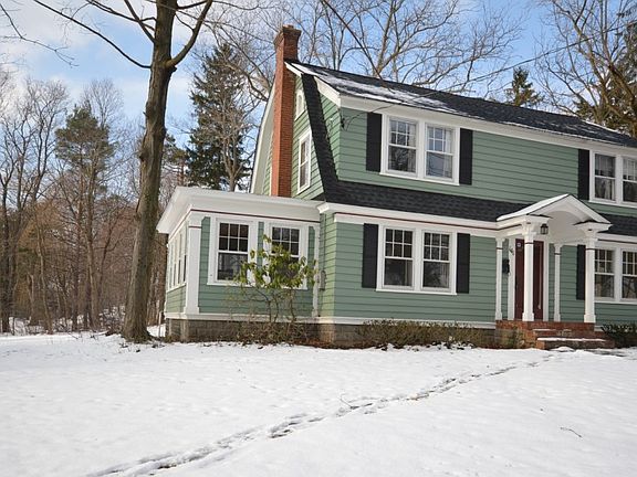 3rd image of 141 Pine St