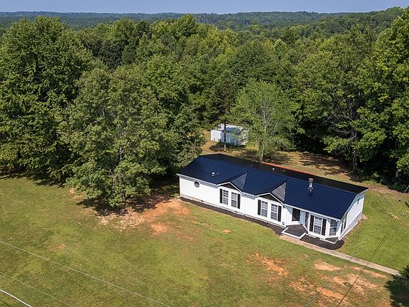 4th image of 2547 Airport Rd