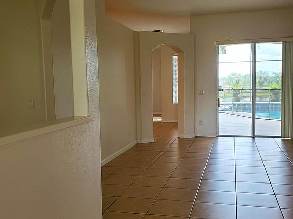 4th image of 2307 Greenwillow Dr