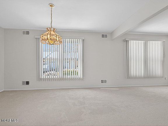 5th image of 103 Maplecrest Drive E