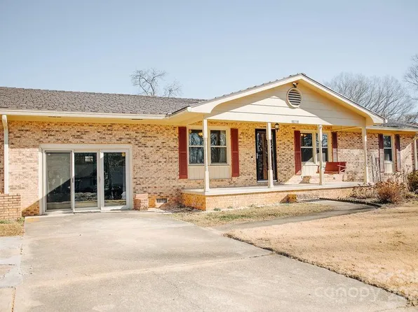 58 Our Farm Dr, Marion, NC 28752