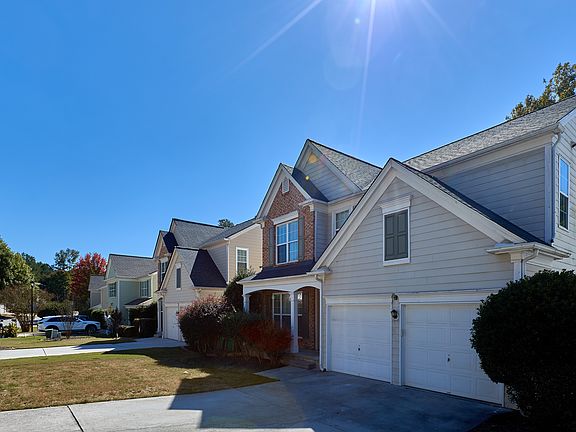 3rd image of 182 Wallnut Hall Cir