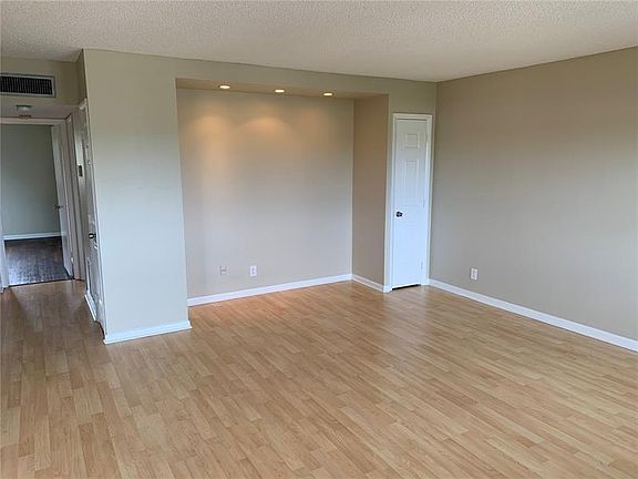 3rd image of 1400 NE 54th St APT 302