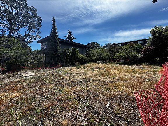 2nd image of 2501 Wootton Cres