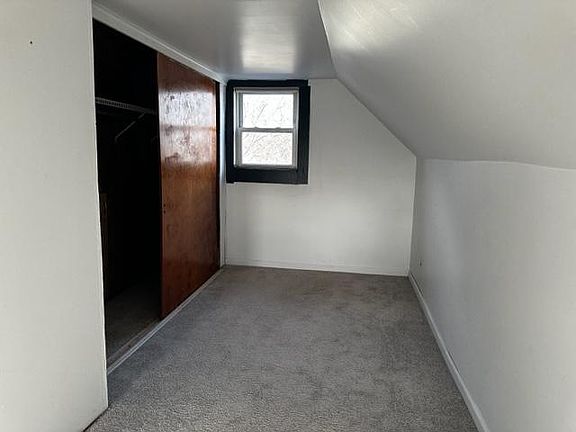 other side open space of 3rd floor bedroom