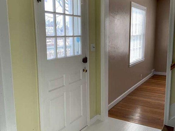 4th image of 20 E Parkway Dr
