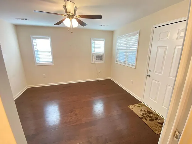 847 Dovefield Ln — Photo 10