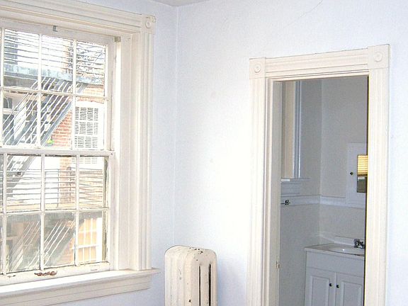 3rd image of 518 N Belmont Ave APT 4