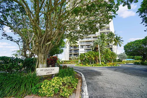 2400 Presidential Way Photo 1