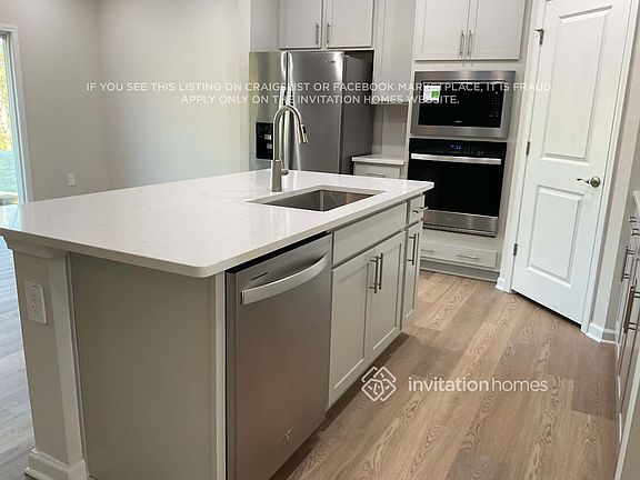 3rd image of 724 Red River Dr