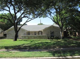 517 Hanover Ln, Irving, TX 75062