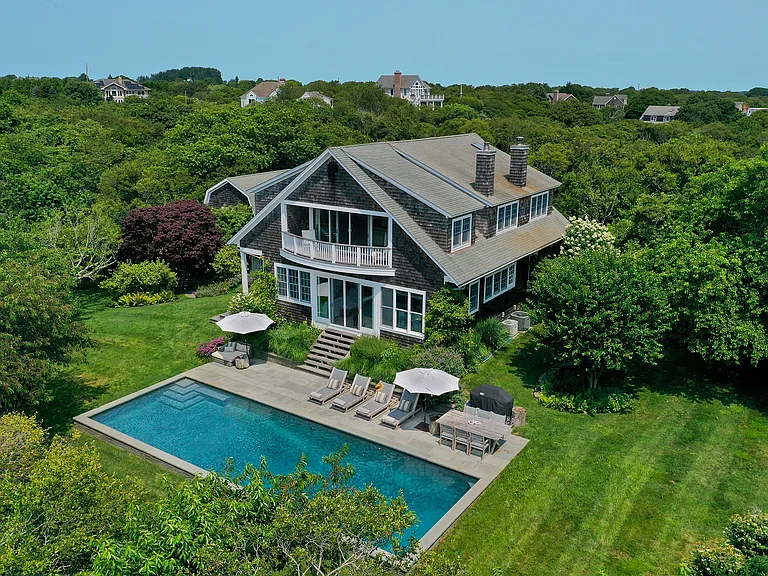 56 Seaview Ave — Photo 1