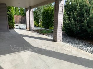 1539B Wilmot Ave, Kelowna, BC V1P1P5