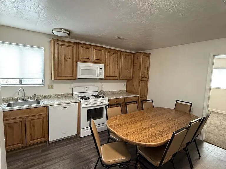 420 E Mill Rd — Photo 1