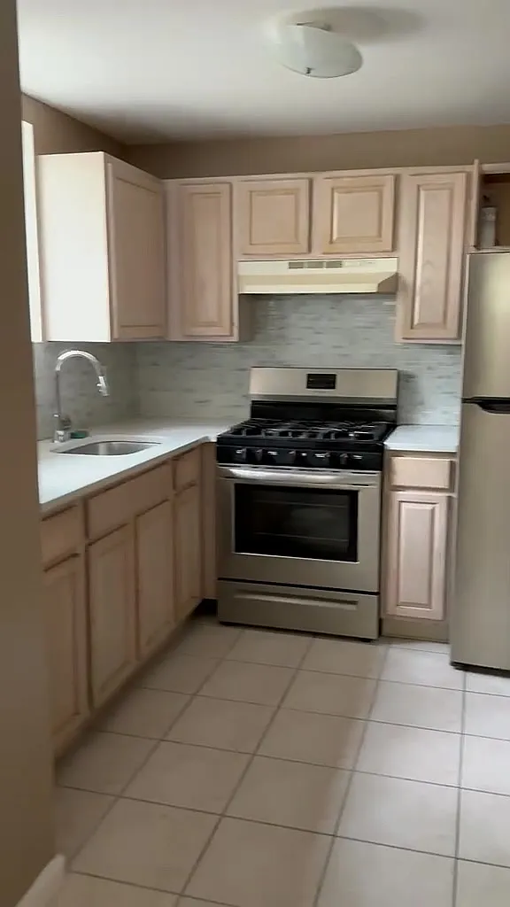 2 bed, $2,000 — Photo 4