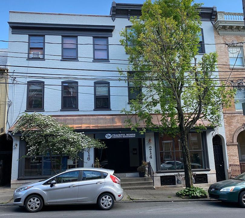 1st image of 214 E King St #6934274