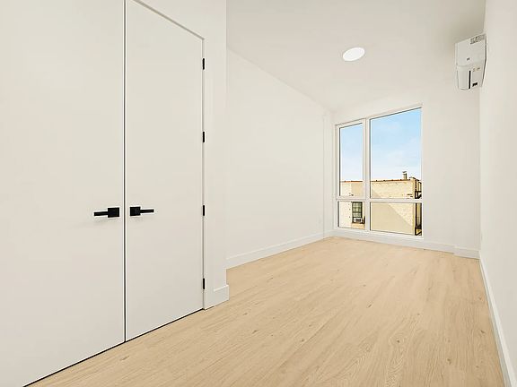 4th image of 733 Lincoln Pl #5205