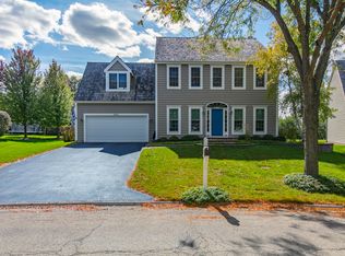 566 Long Hill Rd, Gurnee, IL 60031