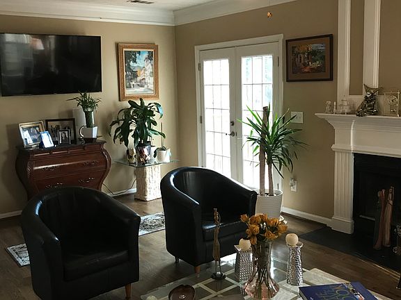3rd image of 4005 Oak Glenn Dr