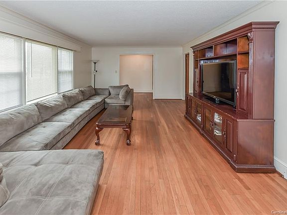 2nd image of 4710 Craigwood Dr