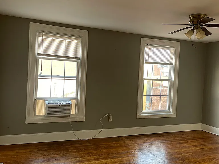 717 Park Ave #4R — Photo 2