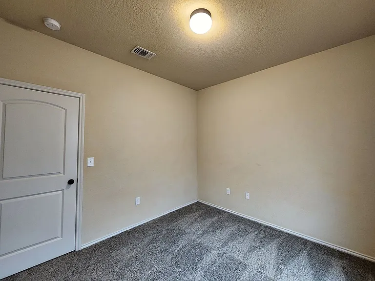 712 Creekside Cir — Photo 26