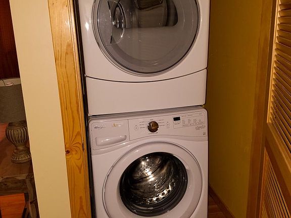 3rd image of 1315 8th St SE #301