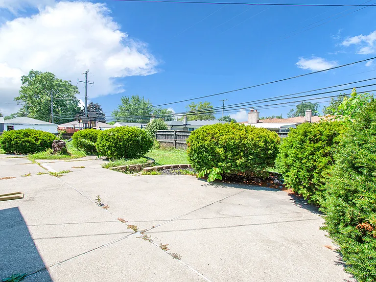 12951 Common Rd — Photo 7