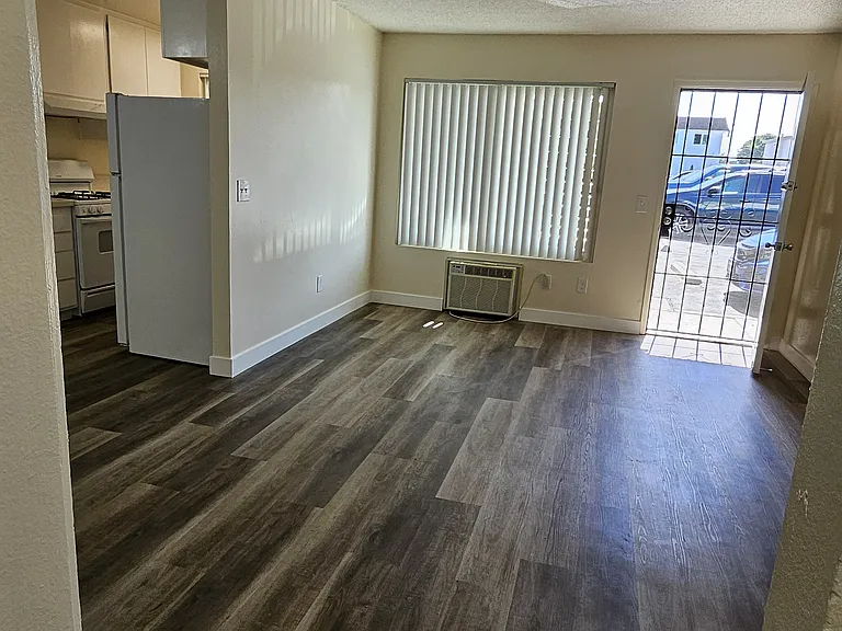 573 Emerald Ave #2 — Photo 8