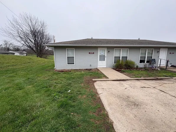 1019 N Arrowhead Ridge Dr, Independence, MO 64056