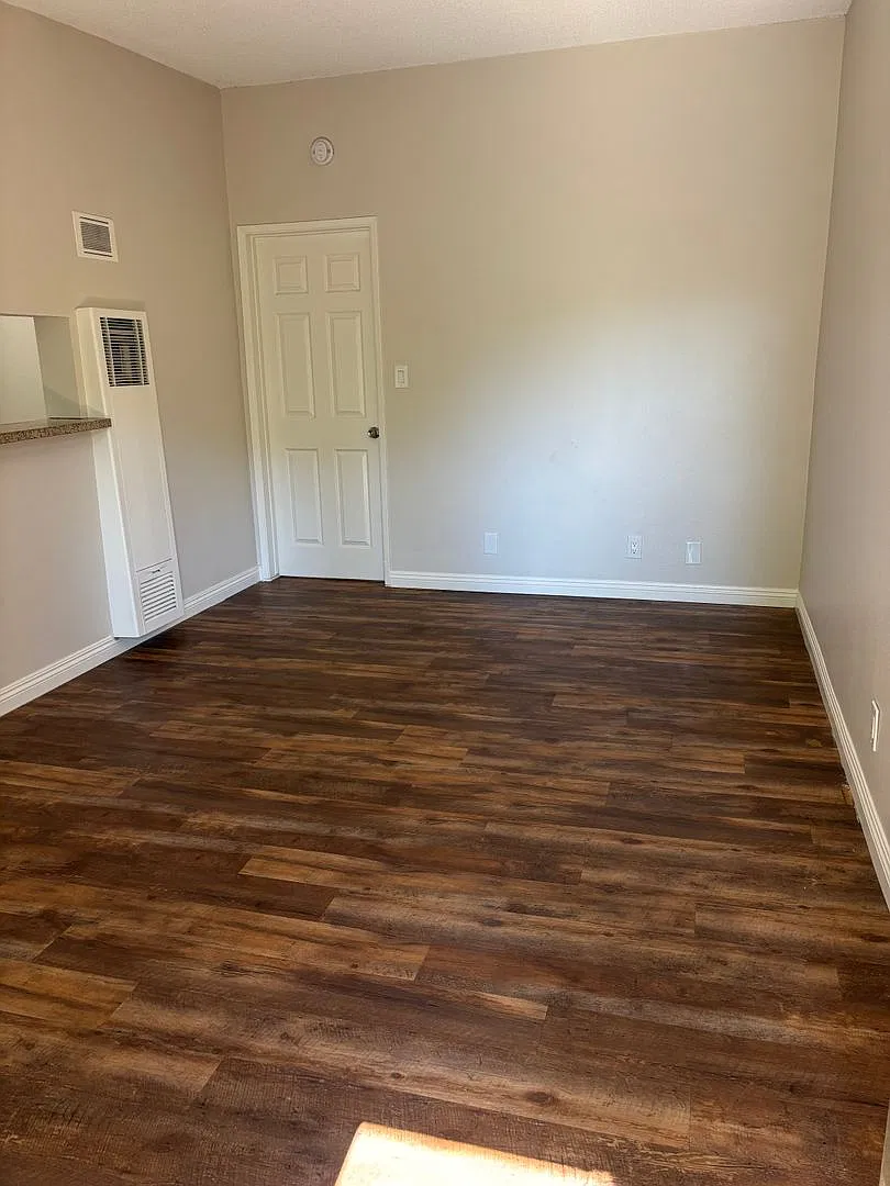 933 S Roberts St — Photo 1