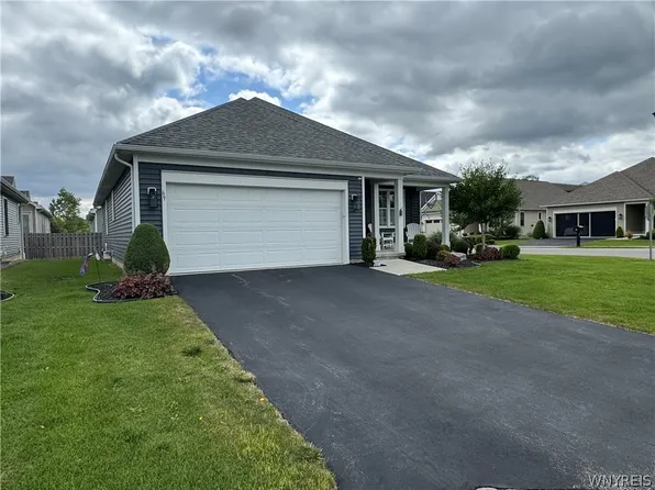 69 Grambo Dr, Lancaster, NY 14086