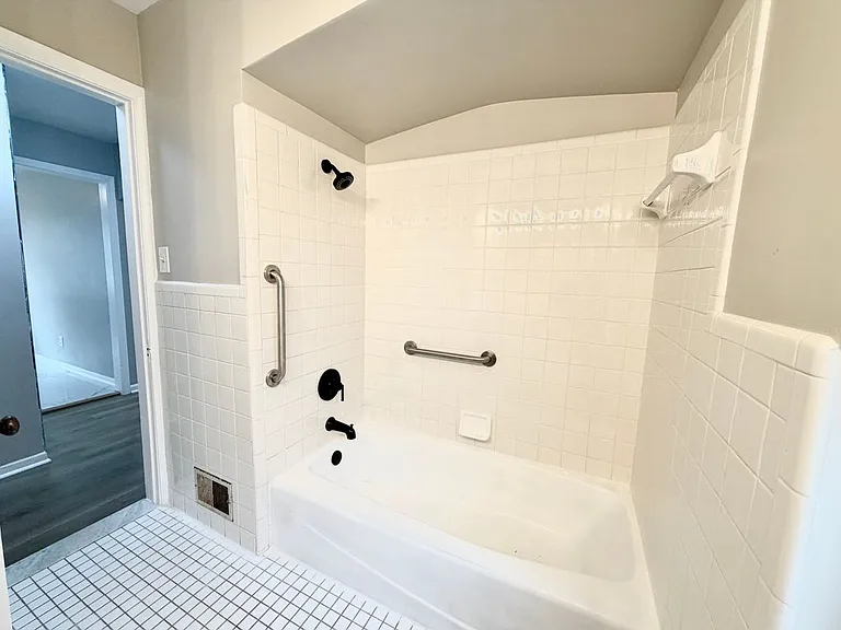 18235 Tracey St — Photo 20