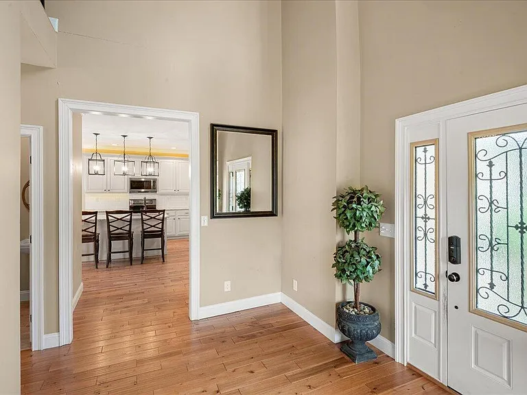 200 Crooked Creek Dr — Photo 6
