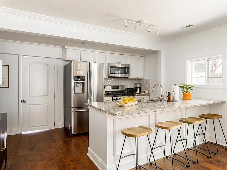 200 Lowry St NE — Photo 9