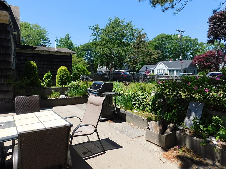 70 E Grand Ave — Photo 40